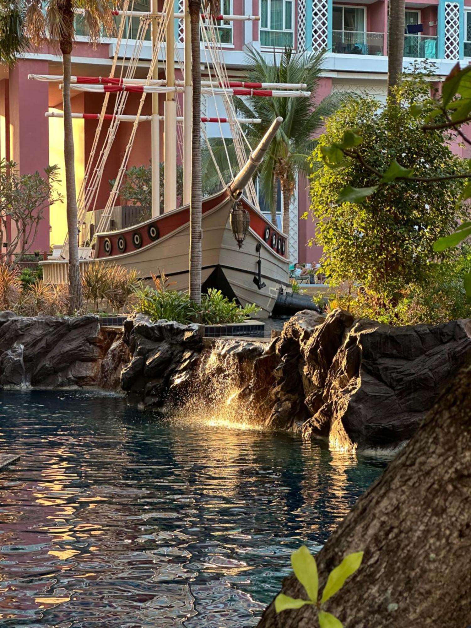 Grande Caribbean Resort Паттайя Экстерьер фото